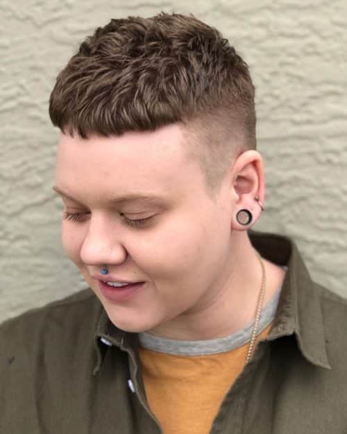Coupe mignonne pour les visages ronds