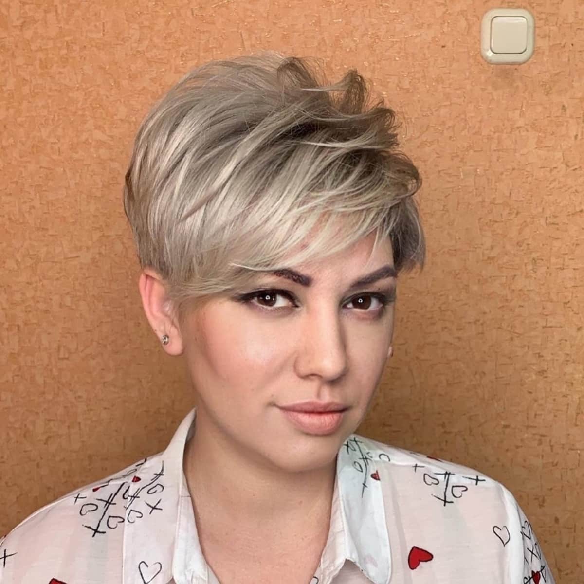 Coupe pixie texturée avec mise en plume
