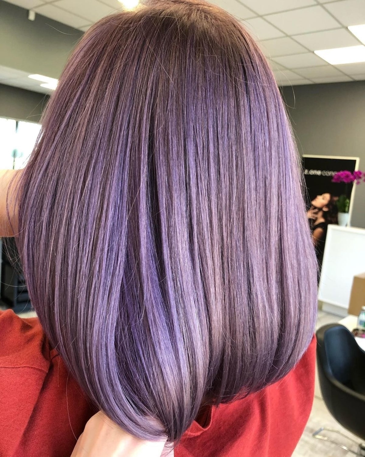 Couleur de cheveux violet métallique