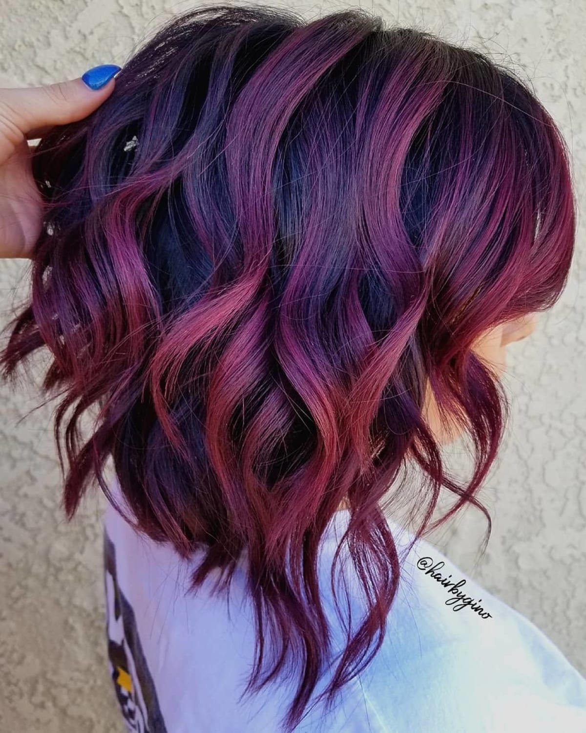Cheveux violet cerise