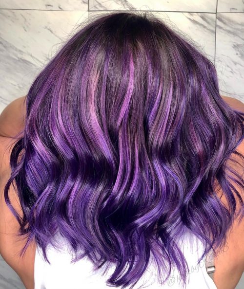 Violet profond et cheveux violets