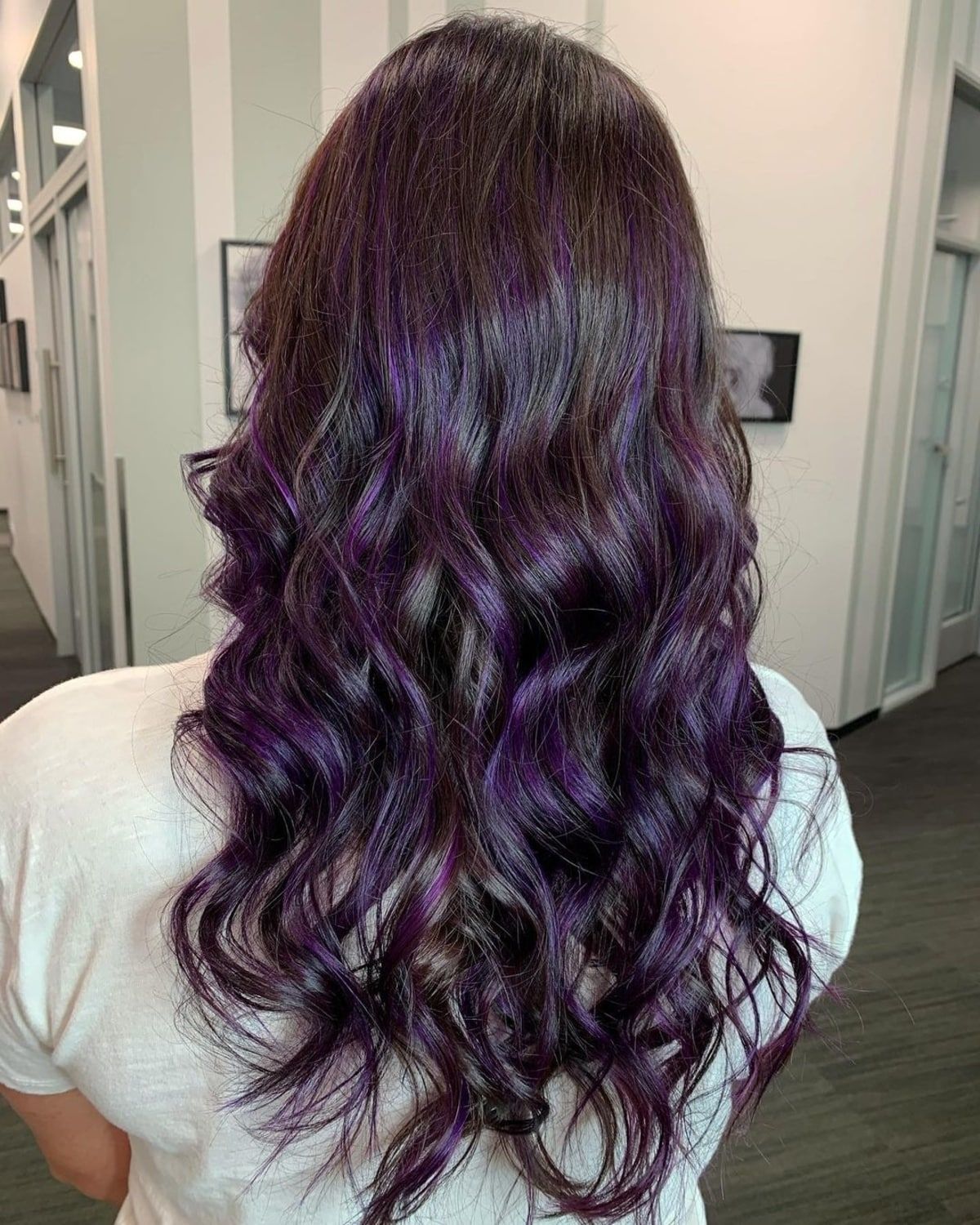 Mèches violettes pour cheveux foncés