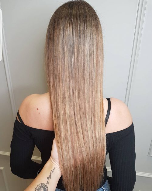 Balayage brun clair sur cheveux raides