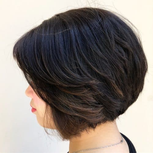 coupe de cheveux en coin parfaite pour les cheveux épais