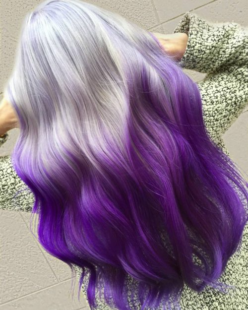 Couleur de cheveux ombre argentée et violette