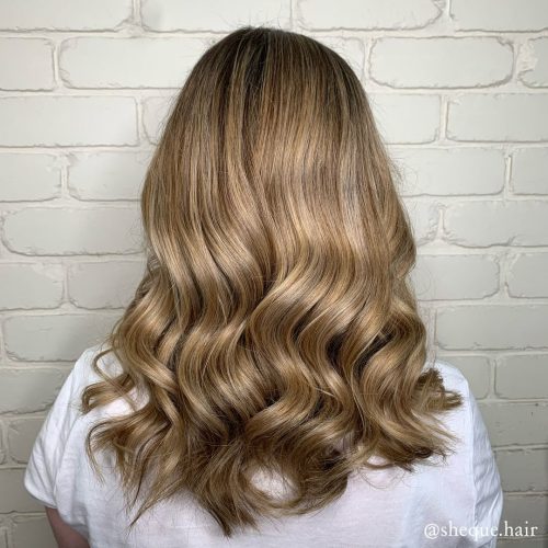 Cheveux blonds crémeux