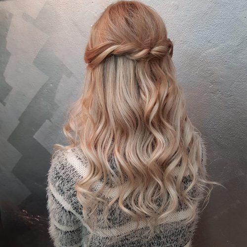 Magnifiques mèches blond cendré sur cheveux châtain clair