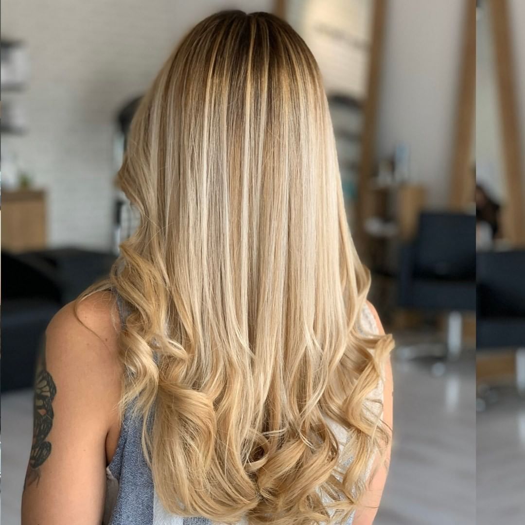 Couleur de cheveux blond doré clair