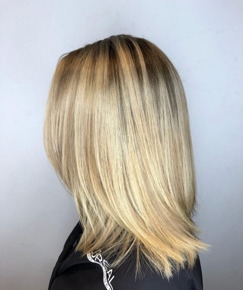 Blond doré avec racines ombrées blondes
