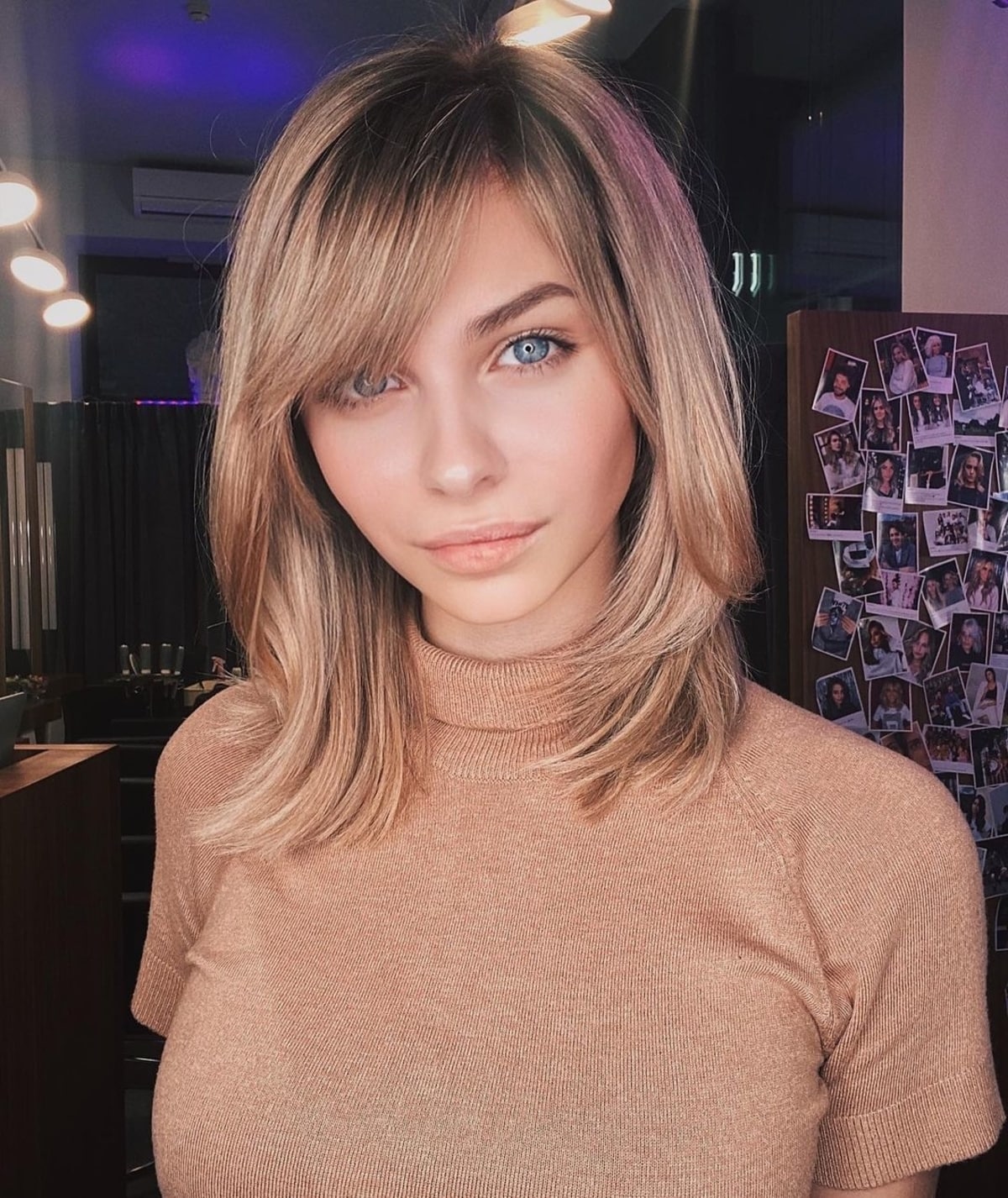 Cheveux fins avec une frange latérale