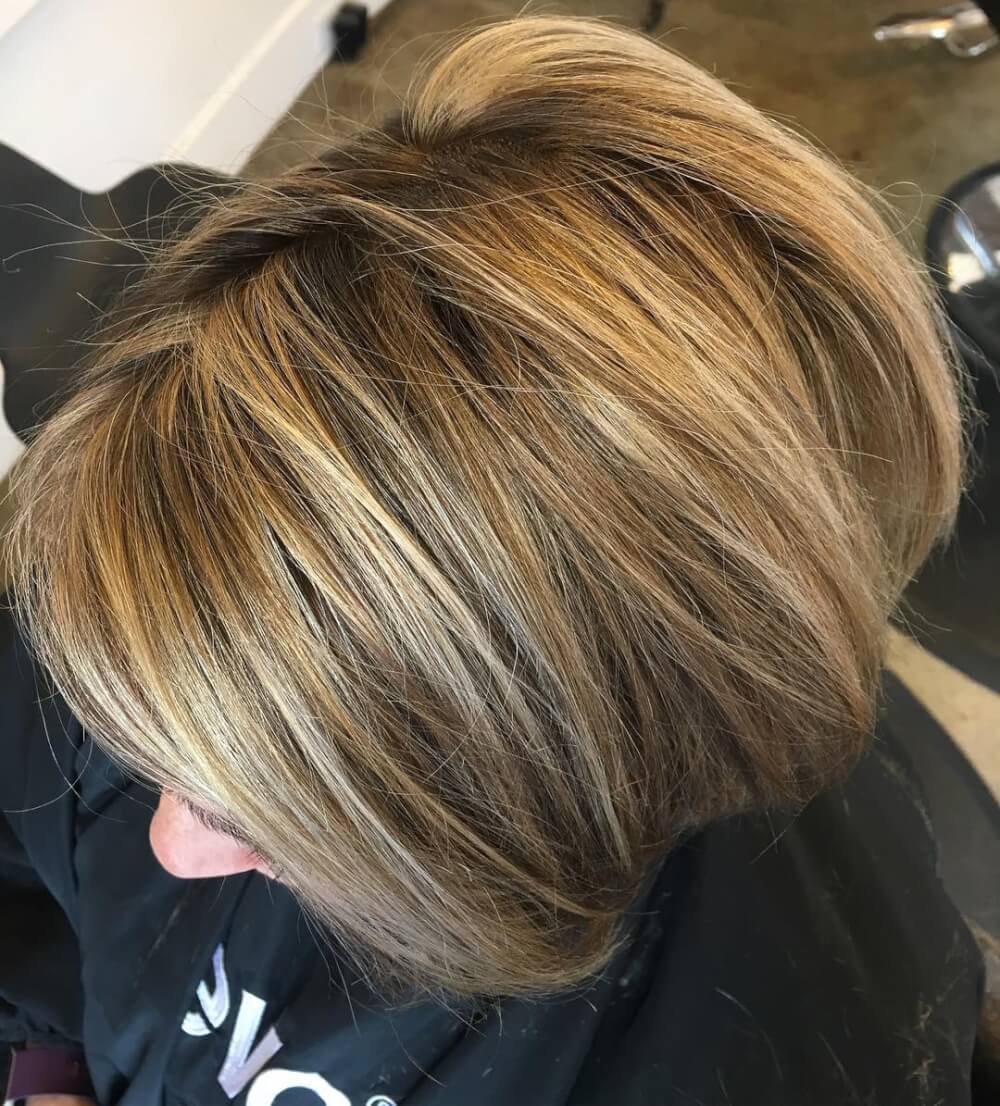 Coiffure de cheveux mélangés pour les plus beaux cheveux.