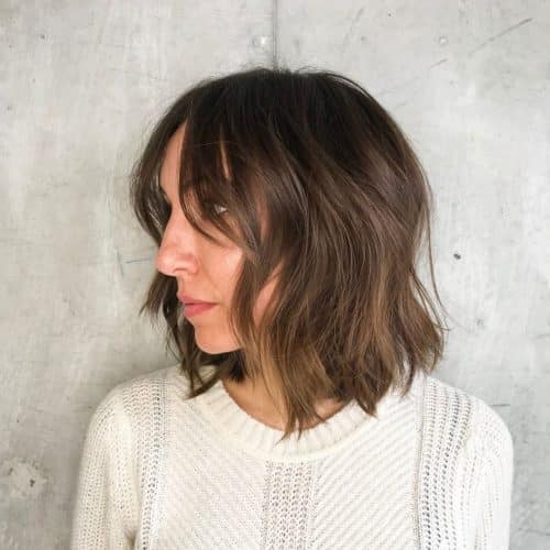 Layered Angled Bob pour les cheveux fins et ondulés