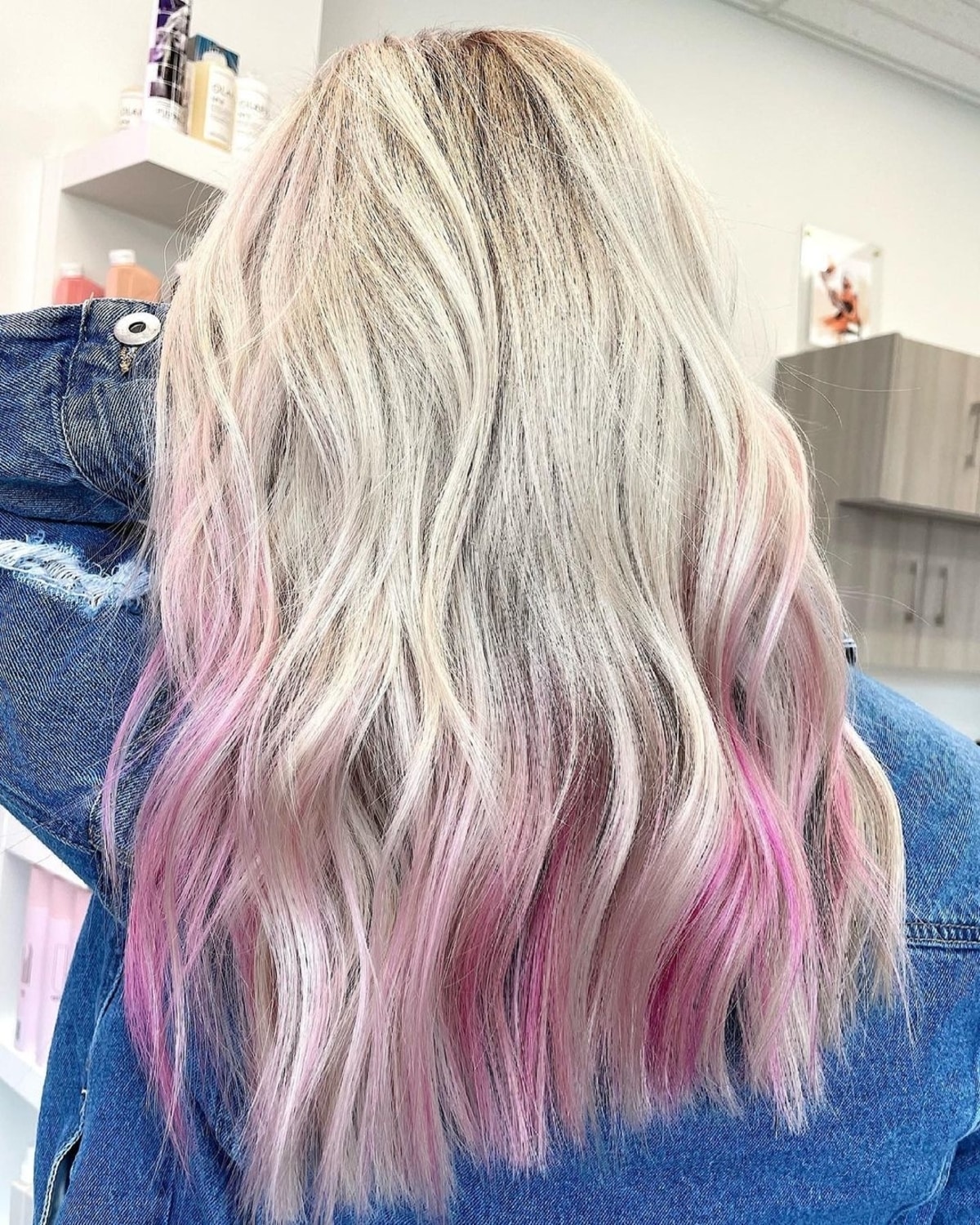 Magenta pâle sur cheveux blonds
