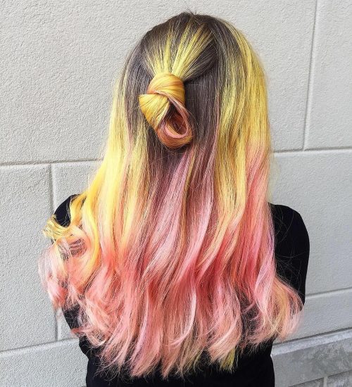 Couleur de cheveux rose et jaune