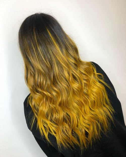 Ombre noire et jaune