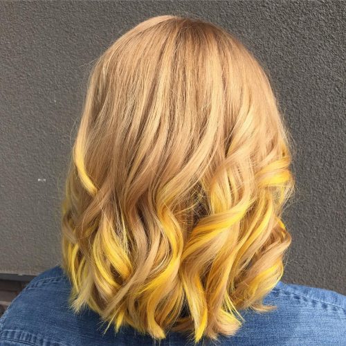 Cheveux blonds jaunes ensoleillés