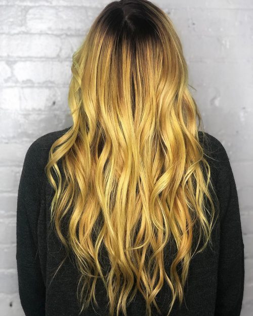 Couleur de cheveux jaune vif