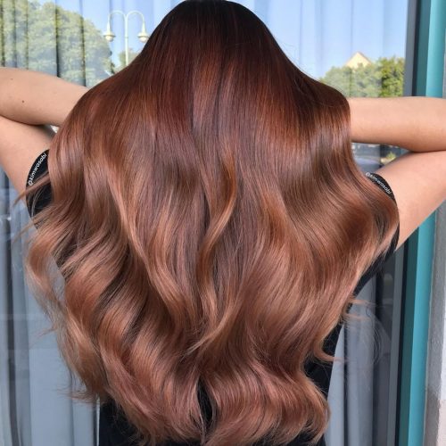 Couleur de cheveux brun châtain rougeâtre