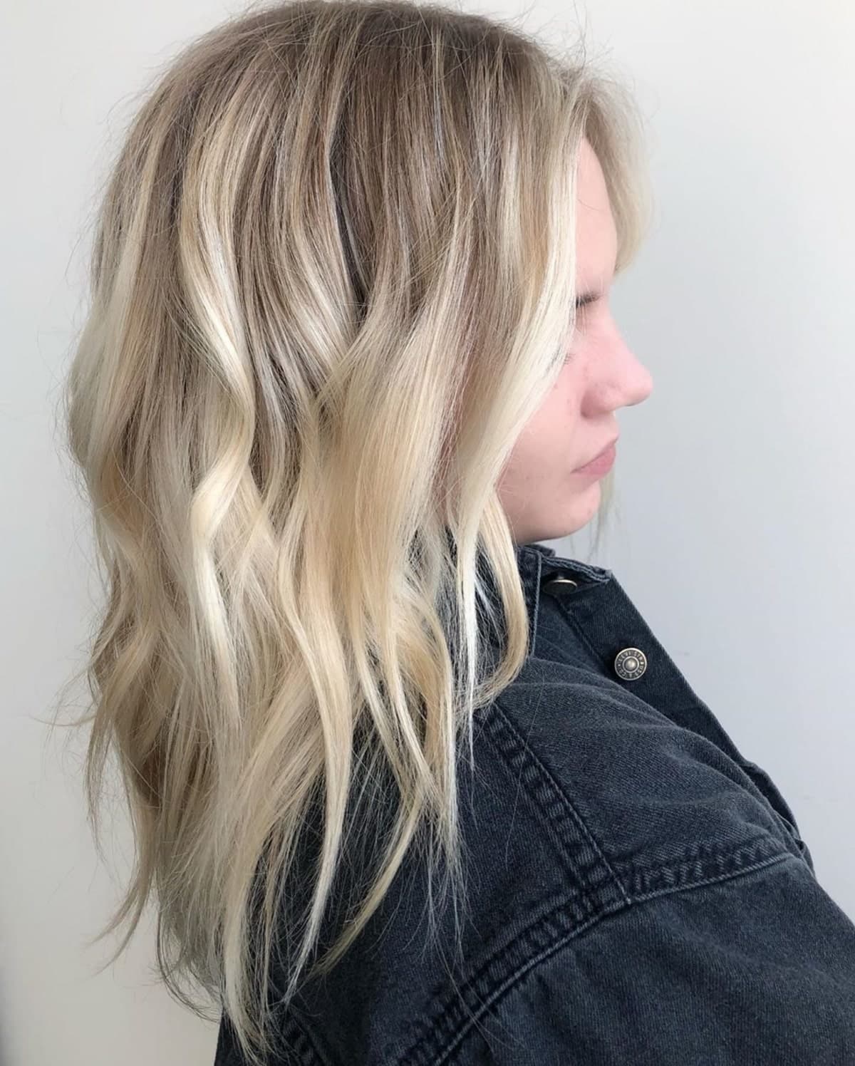 Couleur blond sable clair