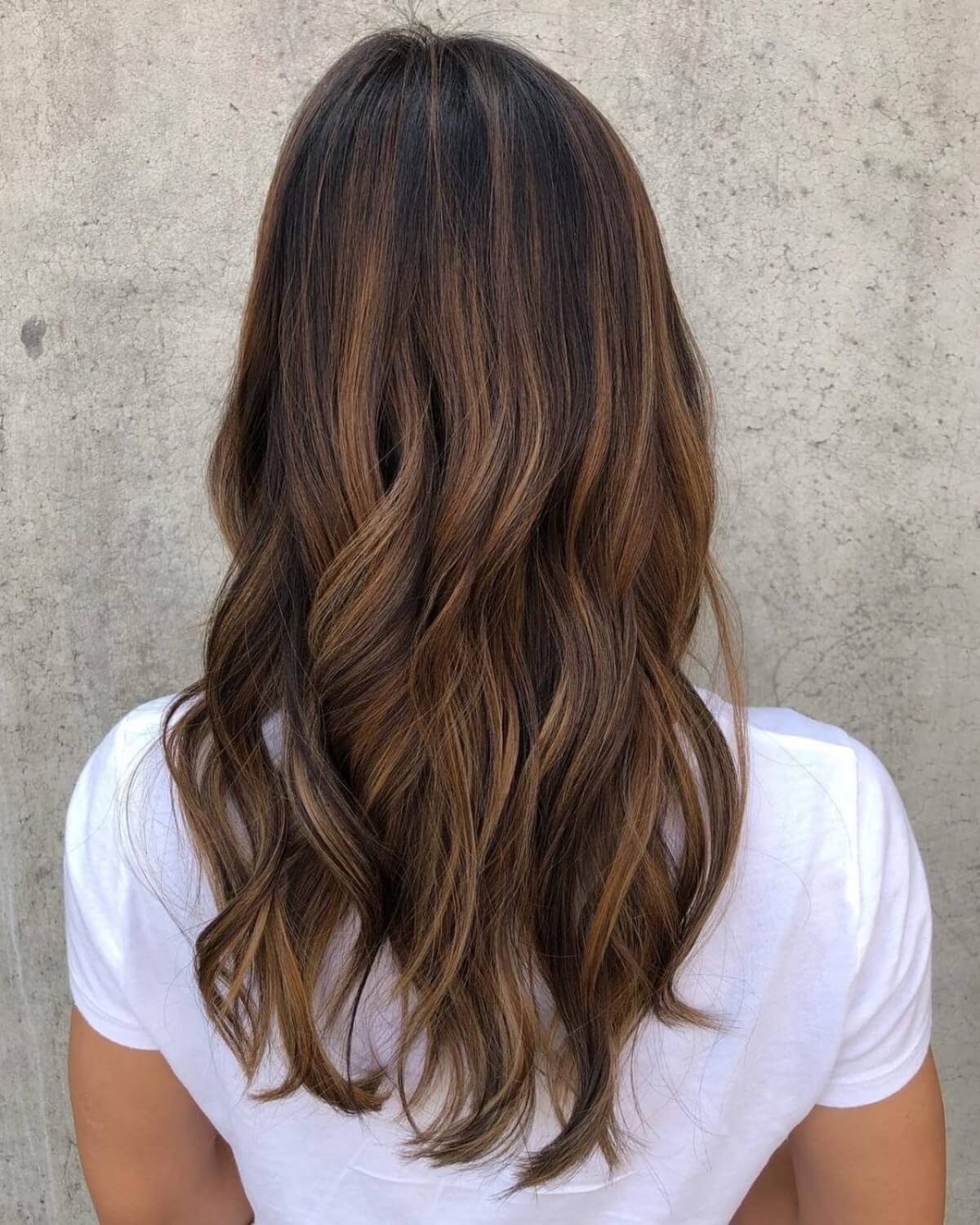 brun caramel sableux avec des reflets blonds