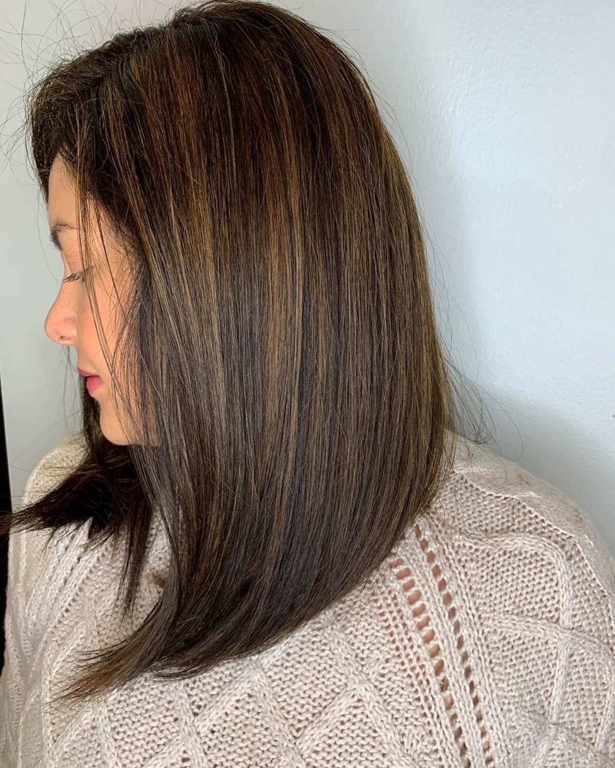 balayage caramel sur cheveux raides, brun expresso foncé