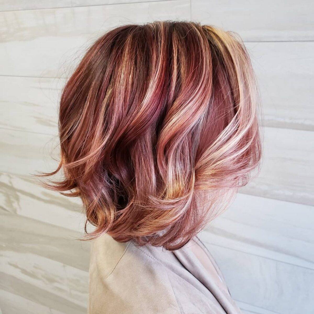 cheveux roux avec des reflets blonds clairs