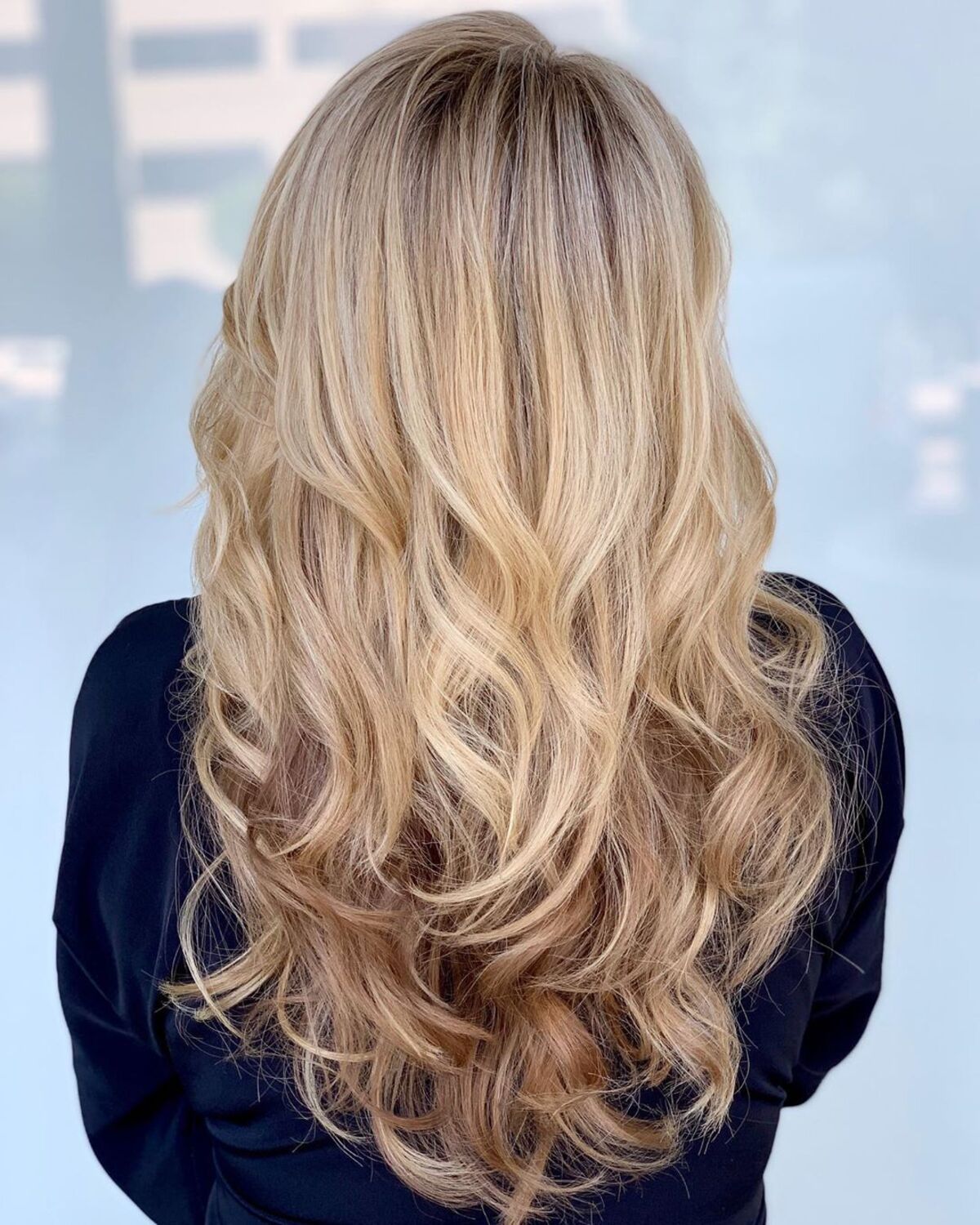 cheveux châtain clair avec des reflets blond très clair