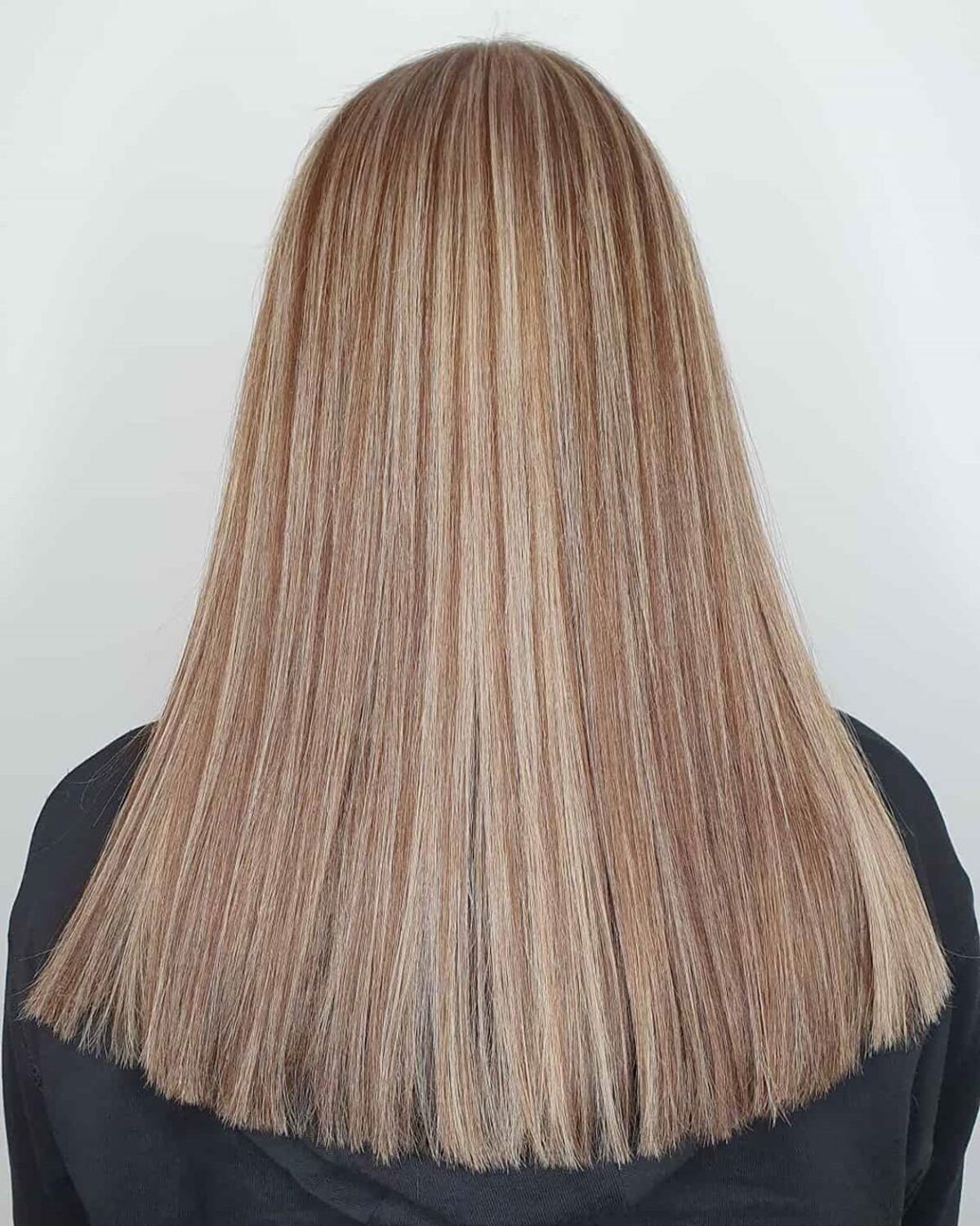 Brun clair avec des mèches blond cendré clair