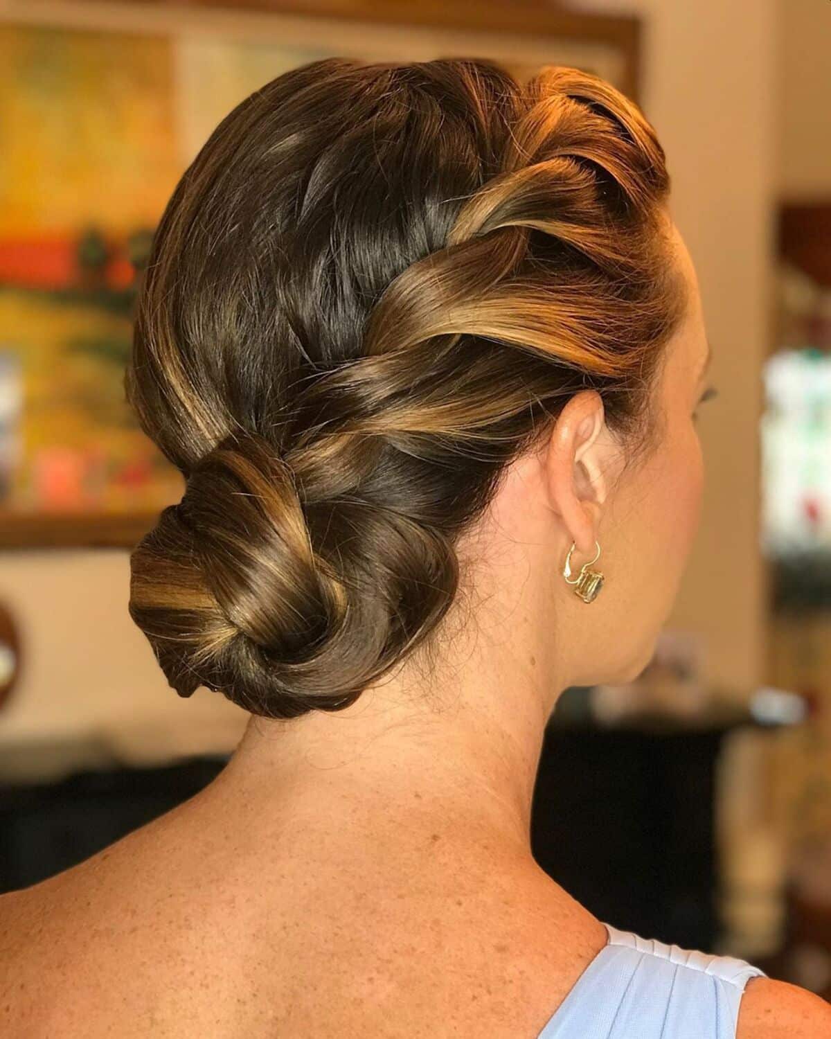Tresse de côté avec chignon