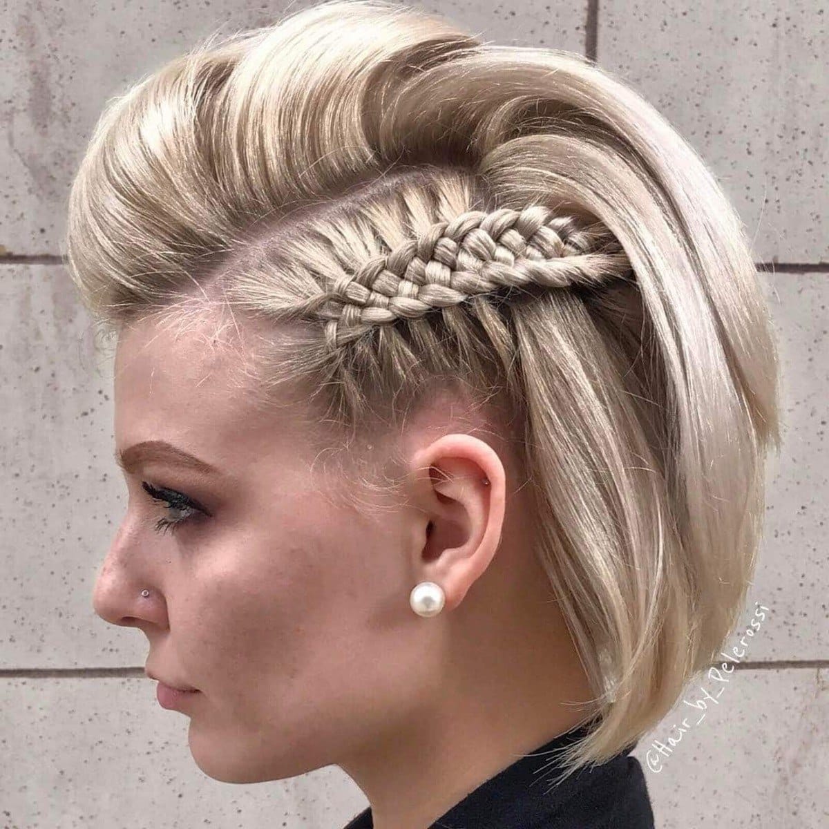 Tresses de côté pour cheveux courts