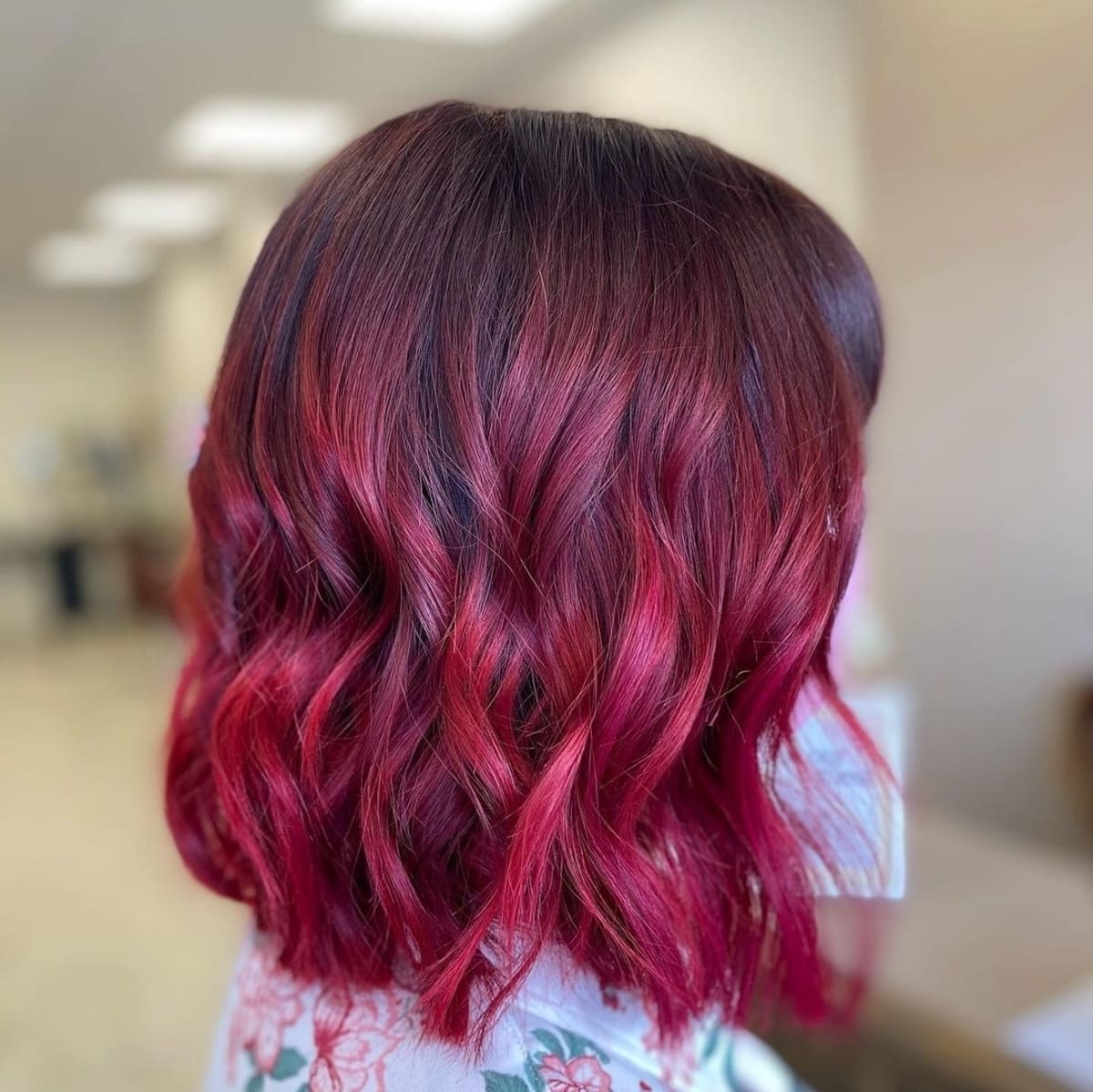 Mèches de cheveux rouge cerise