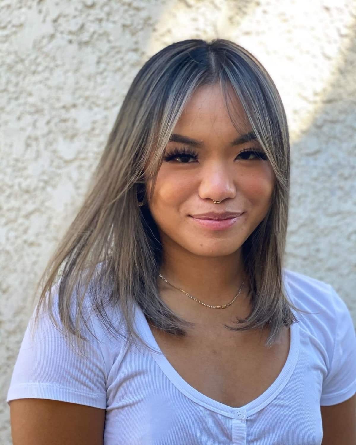 Cheveux fins et raides avec frange en rideau