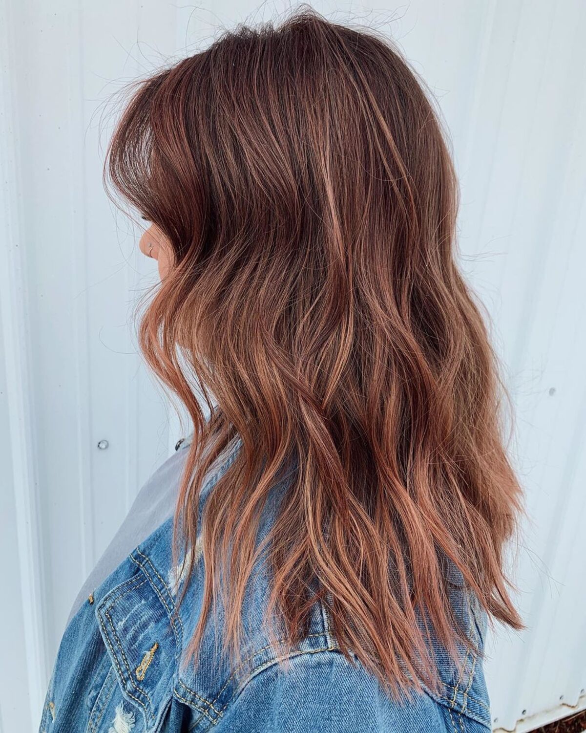 Mèches d'or rose subtiles