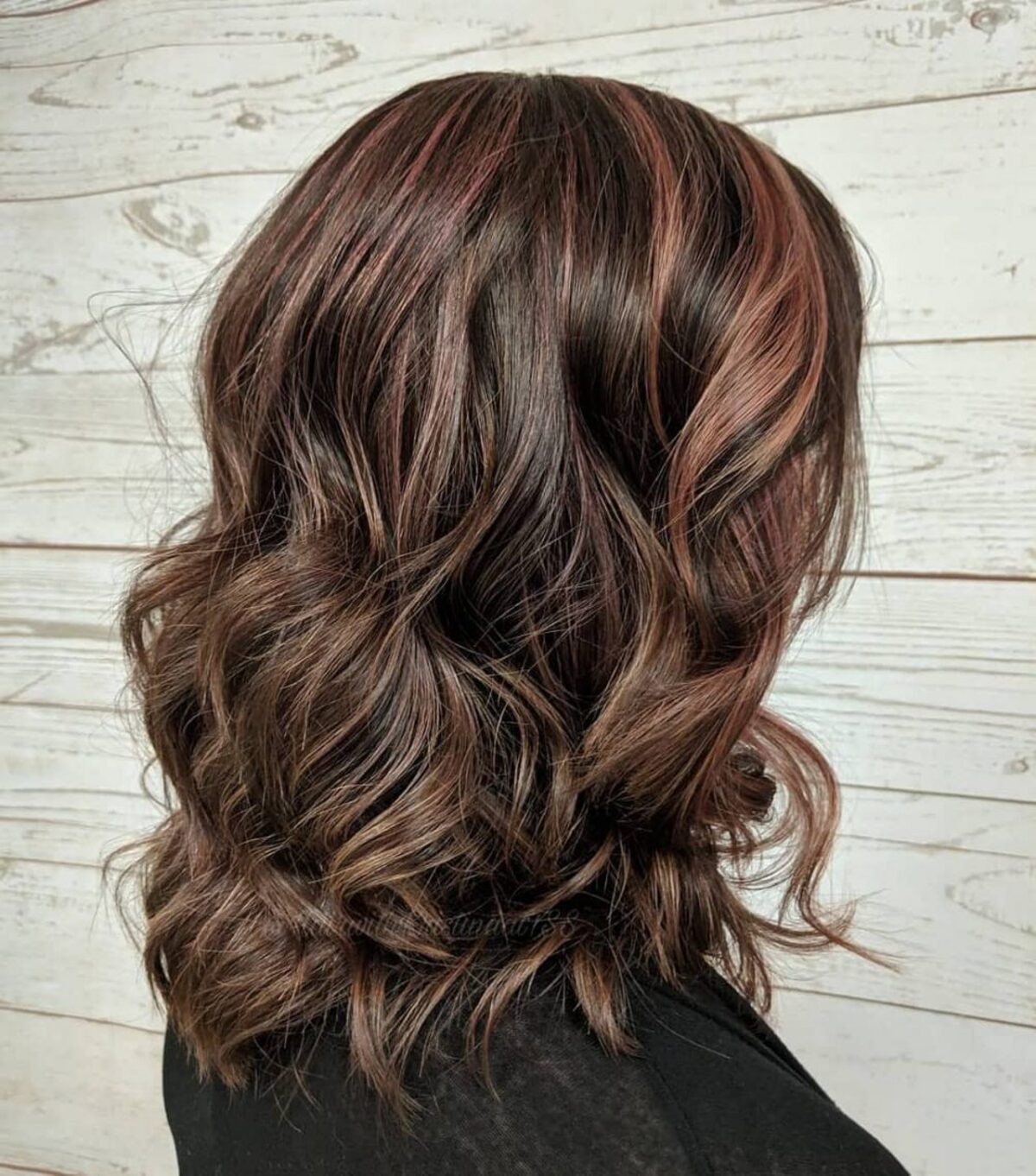 Mèches Rose Gold sur cheveux bruns foncés