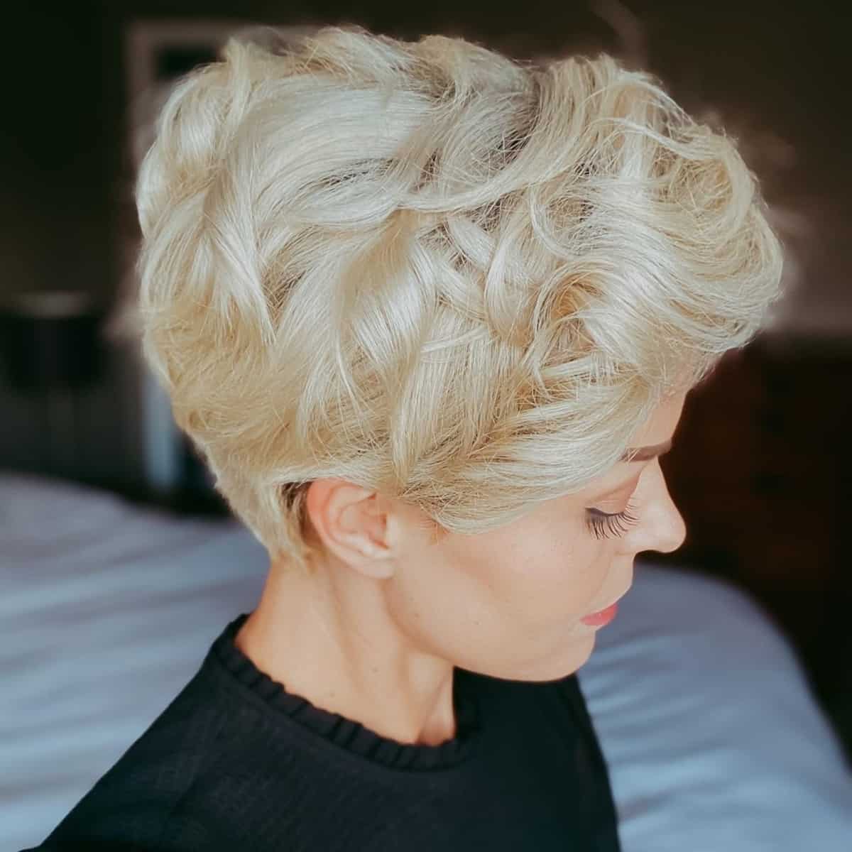 Layered Pixie Hairstyle sur cheveux ondulés