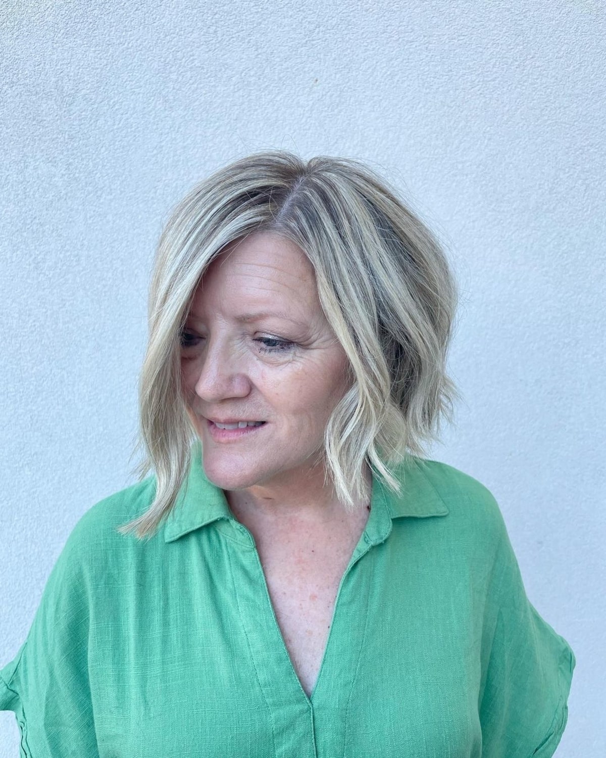 Coiffure asymétrique longue pour femmes mûres