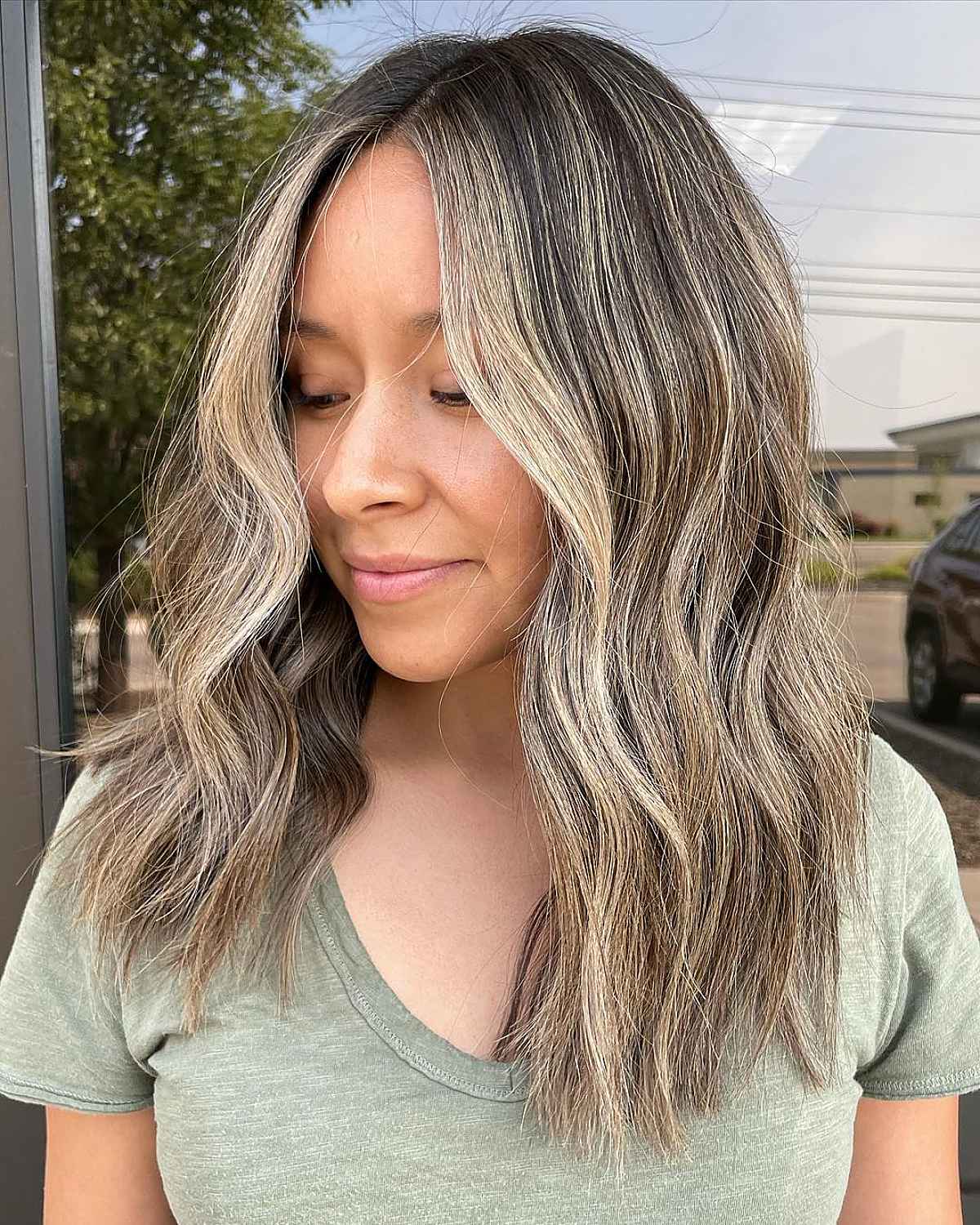 Cheveux mi-longs avec une pièce d'argent