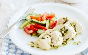 Poulet et salade à la grecque
