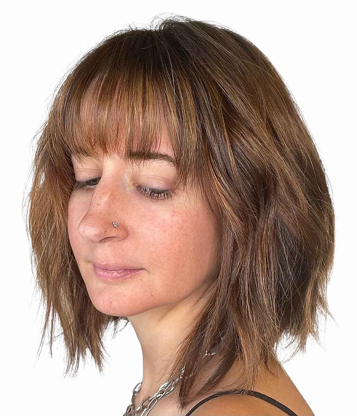 Coupe de cheveux mi-longue et hirsute