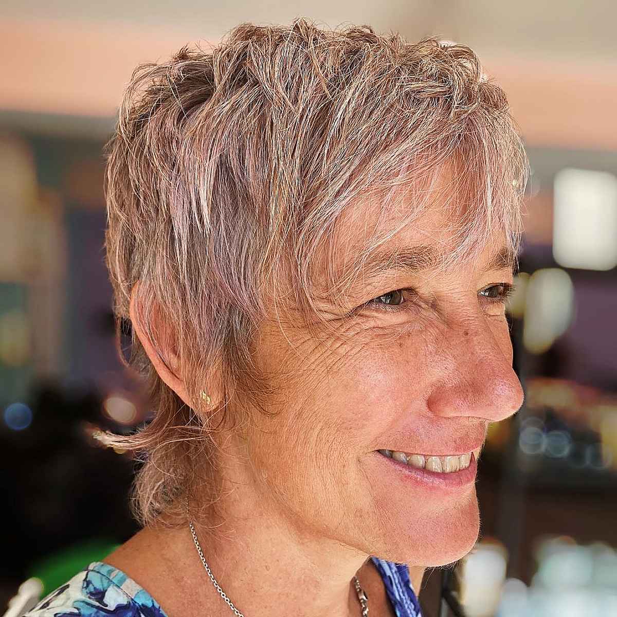 Coupe loup très courte pour les femmes de plus de 70 ans