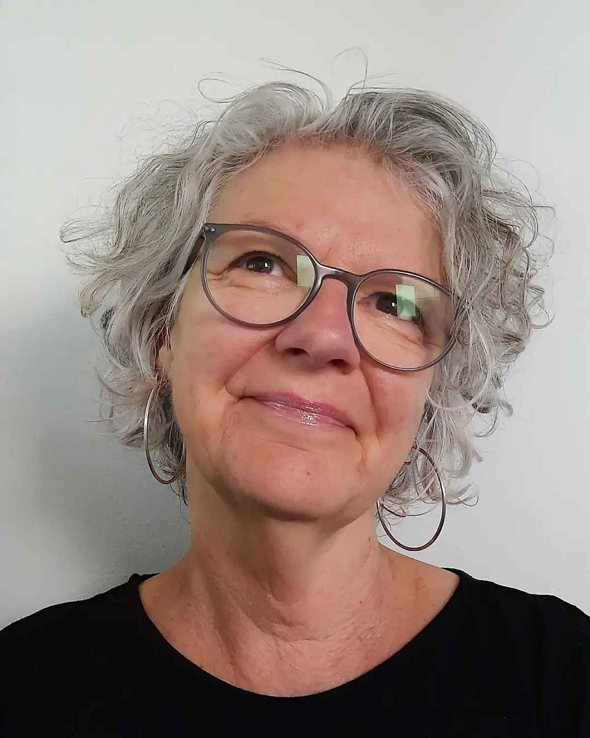 Shaggy Curly Bob pour les femmes de plus de 70 ans