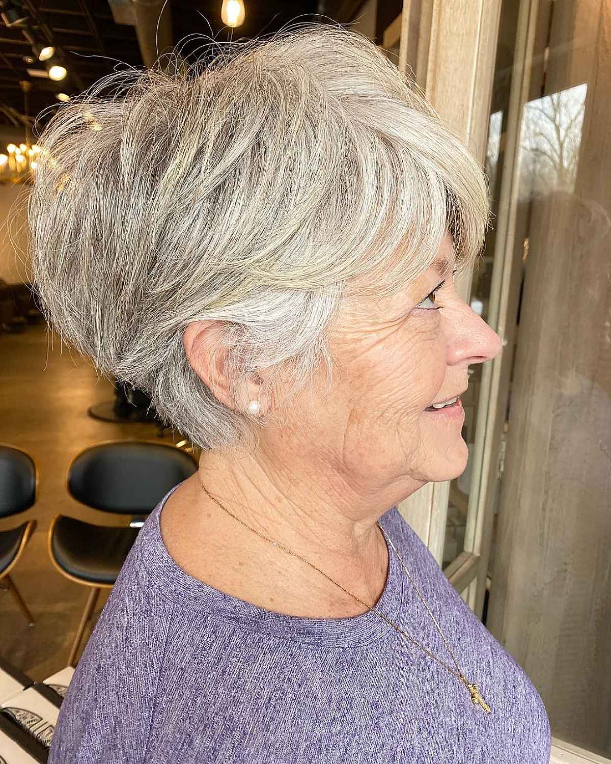 Cute Pixie Bob pour les femmes aux cheveux gris