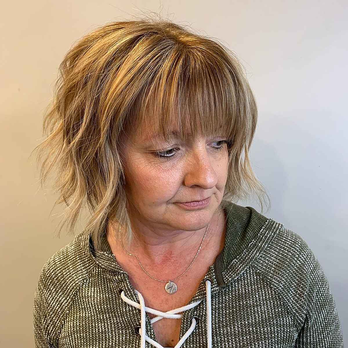 Coupe de cheveux jeune avec frange