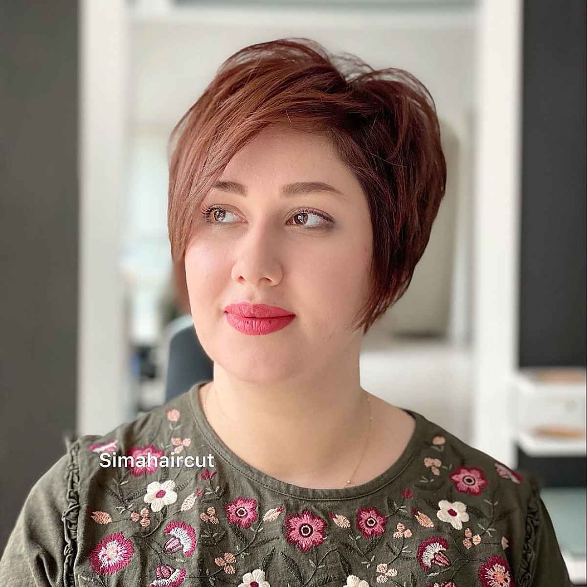 cute-pixie-with-side-swept-bangs-for-women-with-double-chins.jpg