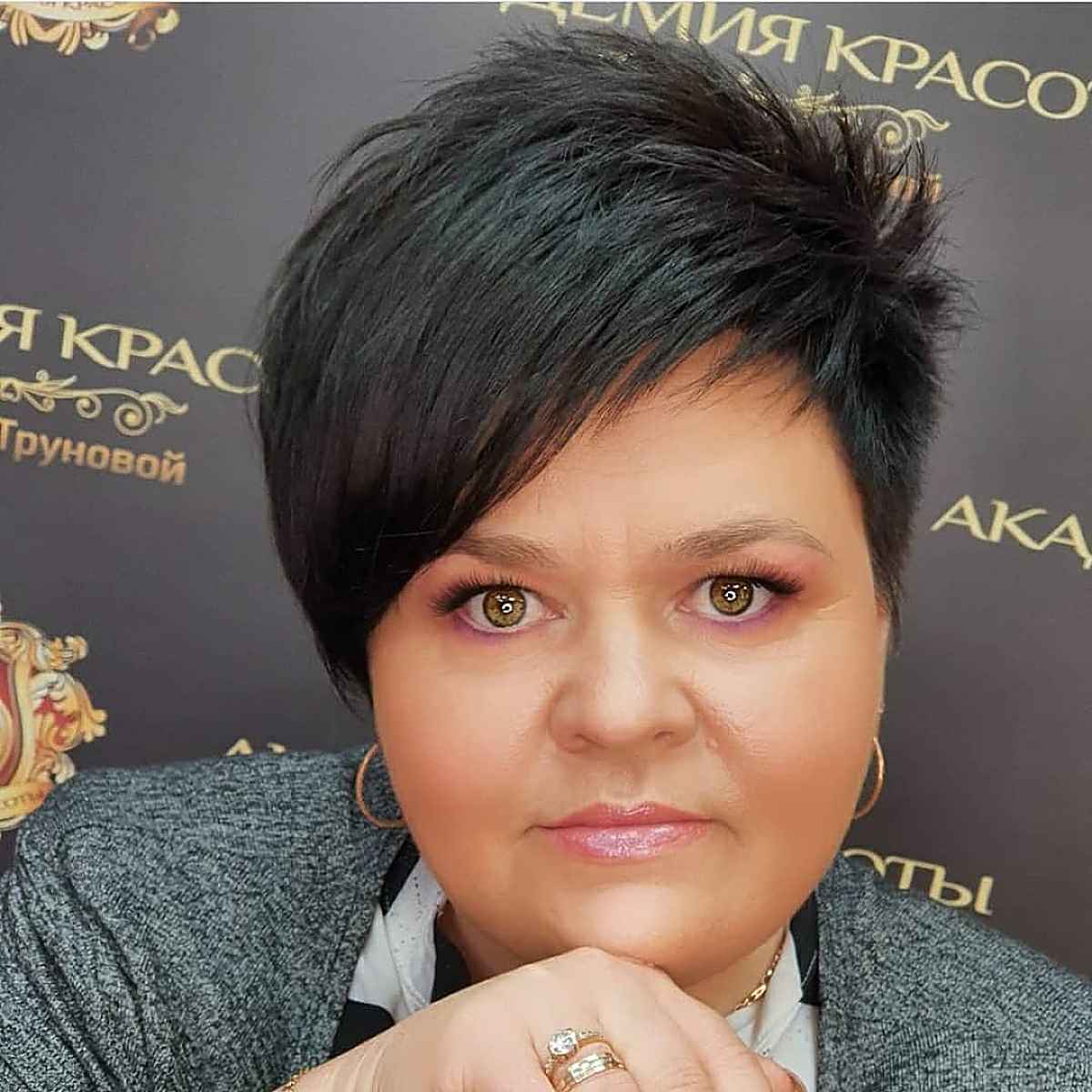 Coupe de cheveux longue pour les gros visages