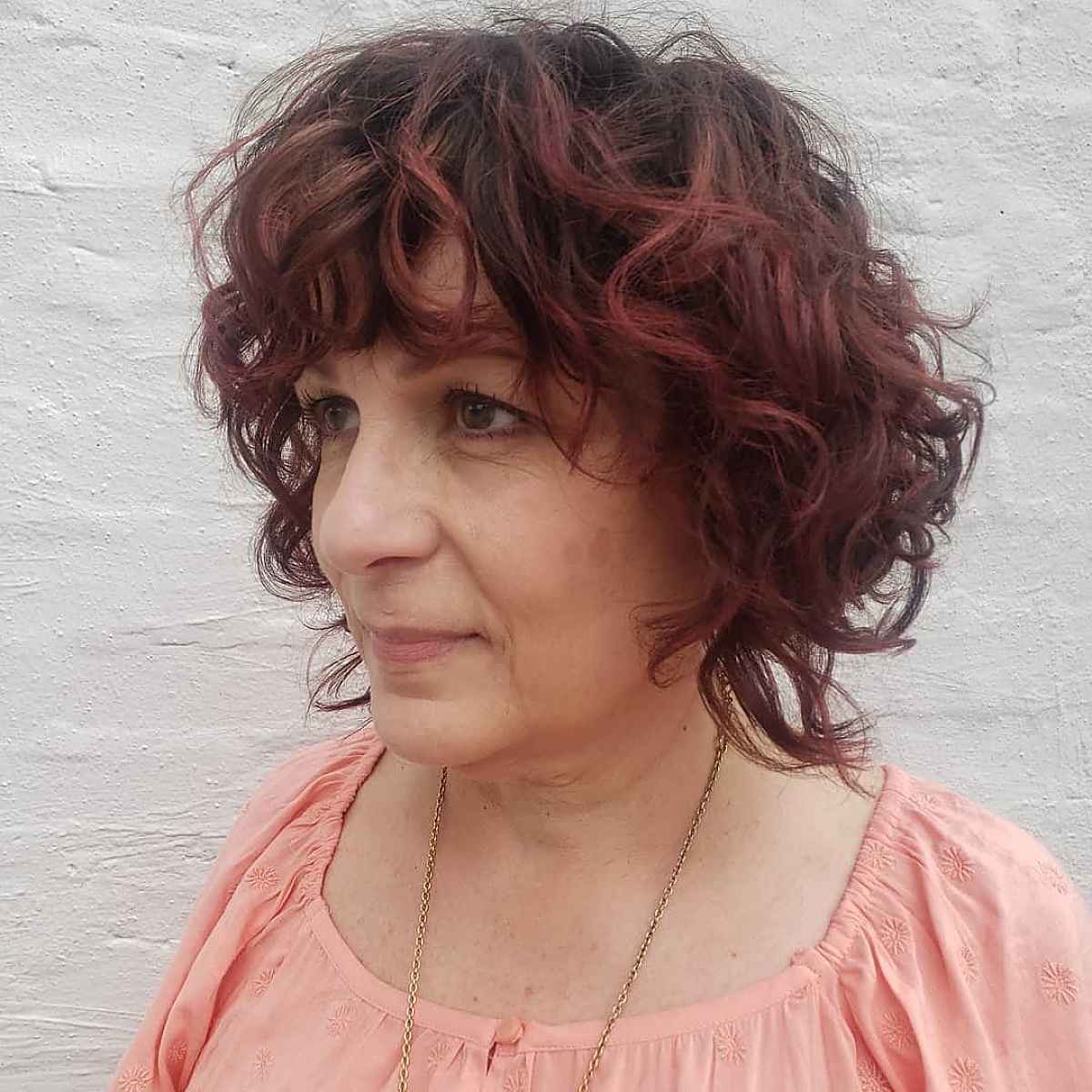 Coupe au menton avec frange pour les femmes de plus de 30 ans