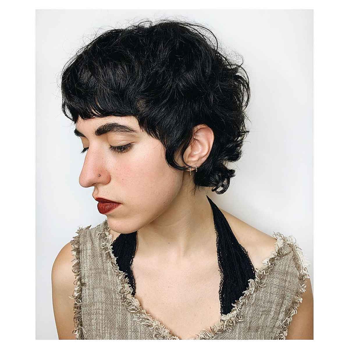 Bob Edgy Pixie avec frange et ondulations