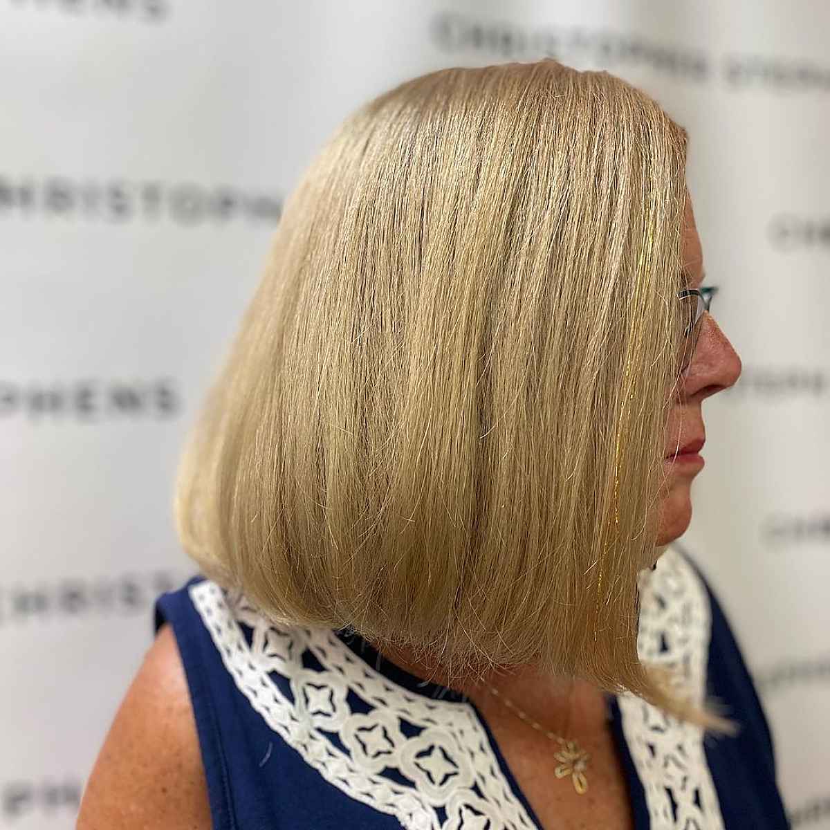 Bob long pour les sexagénaires à lunettes