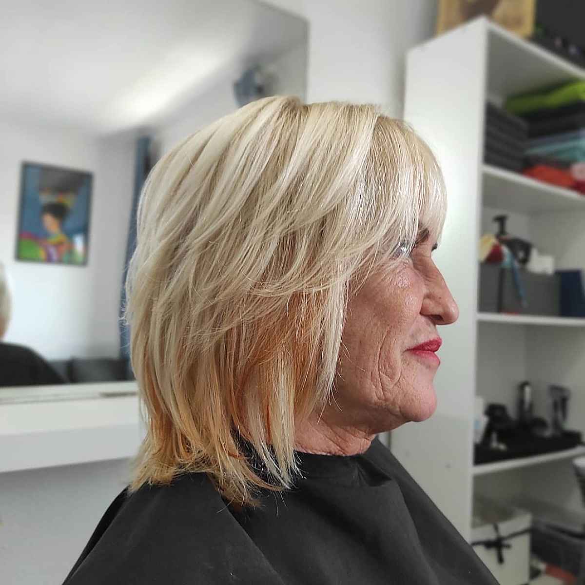 Coiffure hirsute pour les femmes de 60 ans et plus.