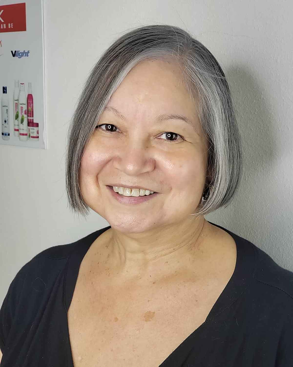 Bob lisse pour les femmes de plus de 60 ans aux cheveux plus fins